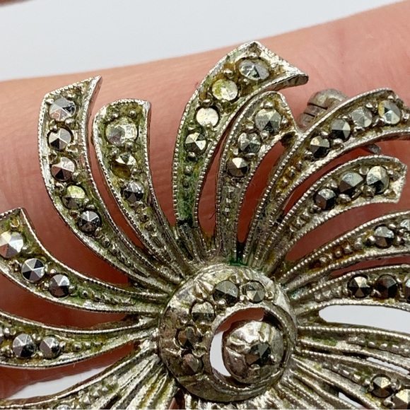 800 silver and marcasite vintage abstract swirled flower brooch pin - Picture 6 of 13